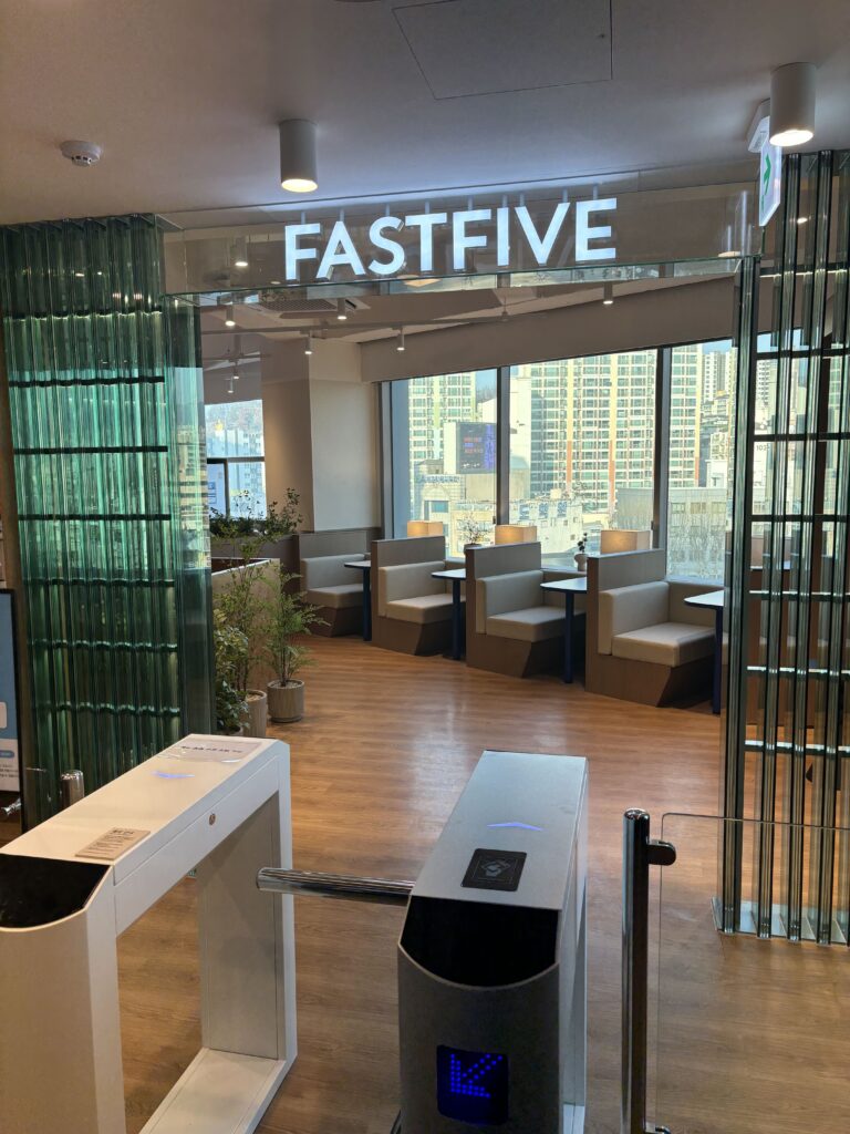 패스트파이브 동대문 1호점의 정문