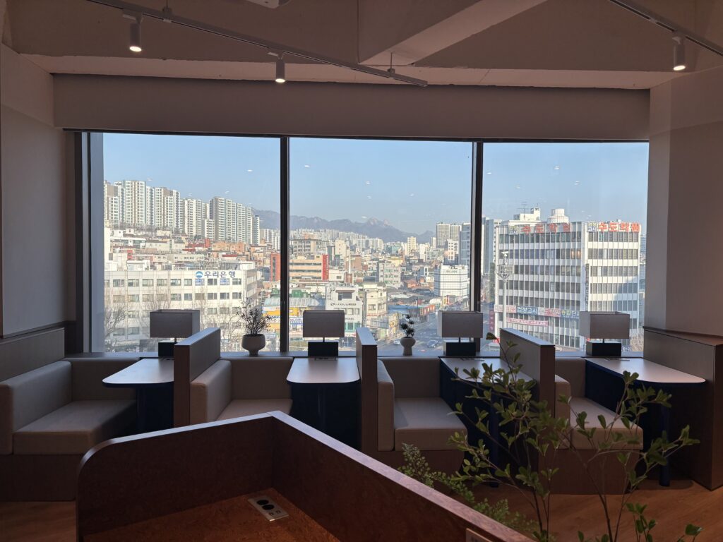 패스트파이브 동대문 1호점의 창가 포커스존