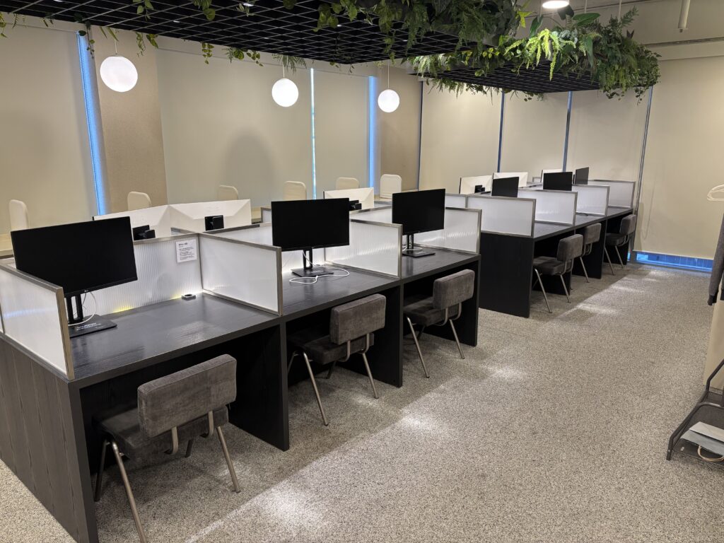 파이브스팟 한남1호점의 모니터석