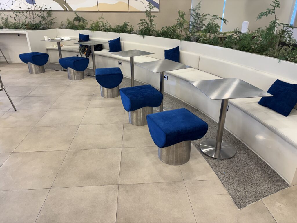 파이브스팟 한남1호점의 커피테이블