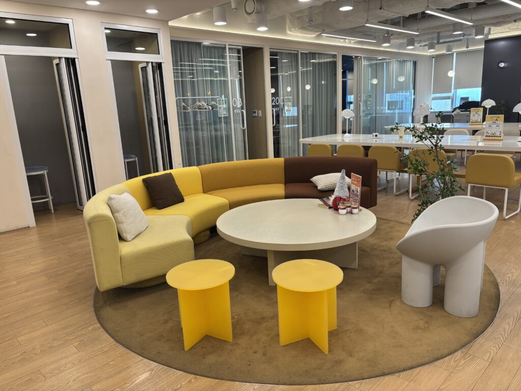 파이브스팟 영등포1호점의 소파