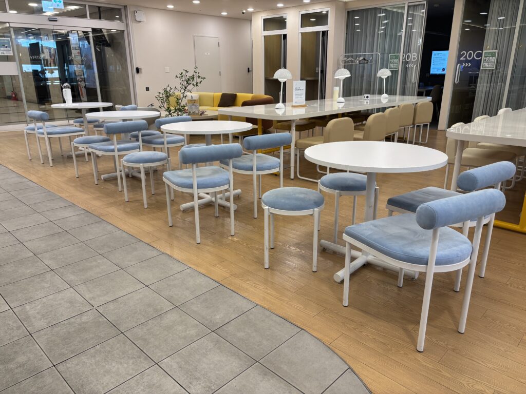 파이브스팟 영등포1호점의 커피테이블