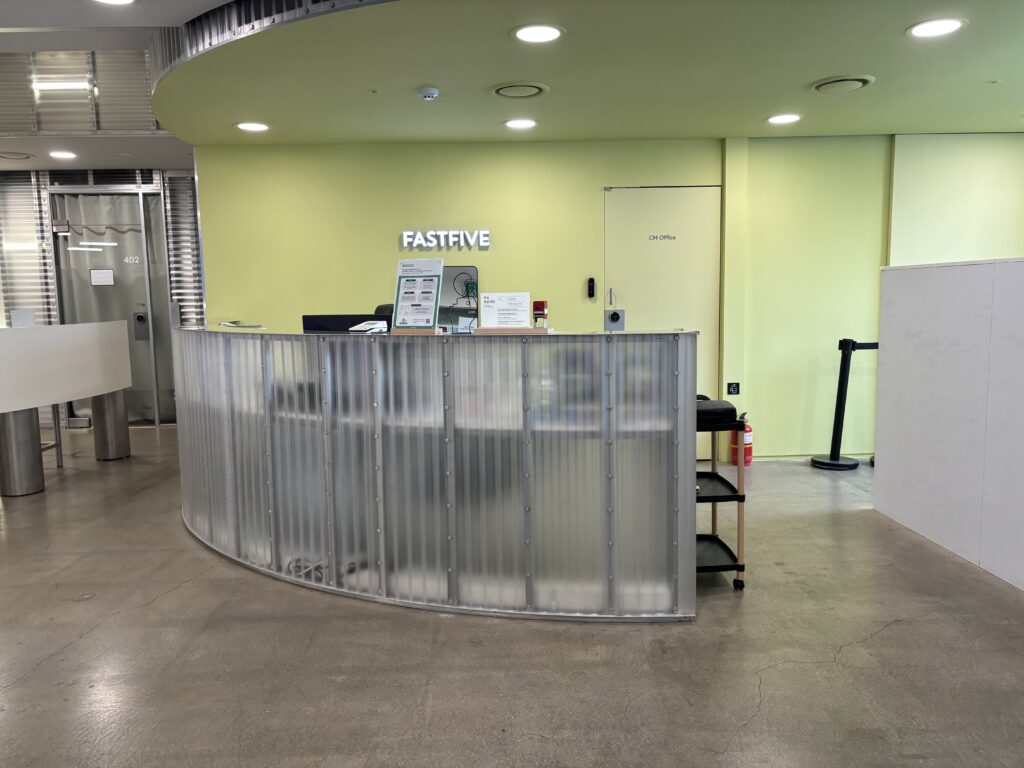 파이브스팟 성수2호점의 4층 안내데스크