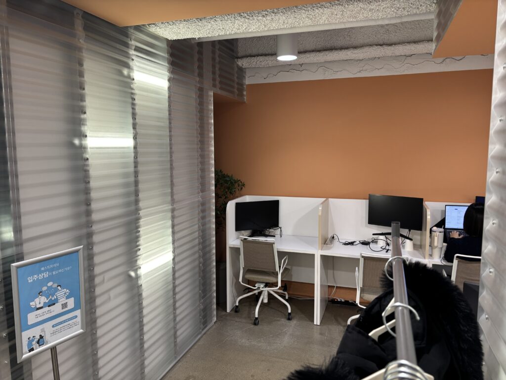 파이브스팟 성수2호점의 6층 모니터석