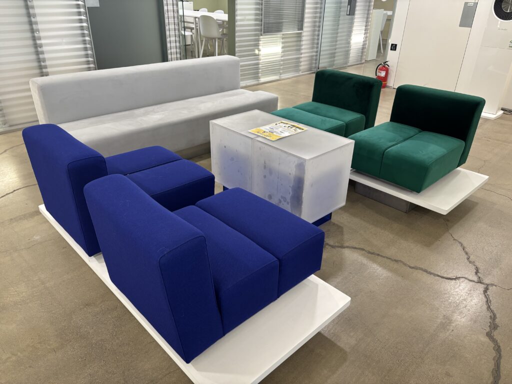 파이브스팟 성수2호점의 4층 소파