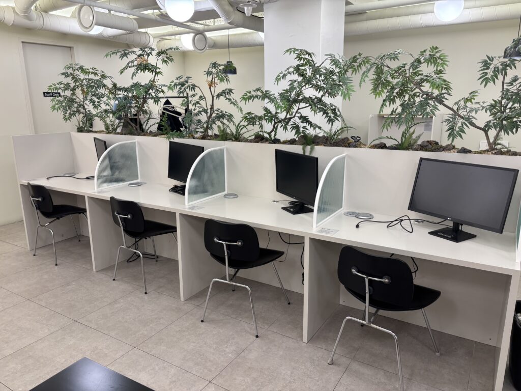 파이브스팟 홍대2호점의 지하1층 모니터석