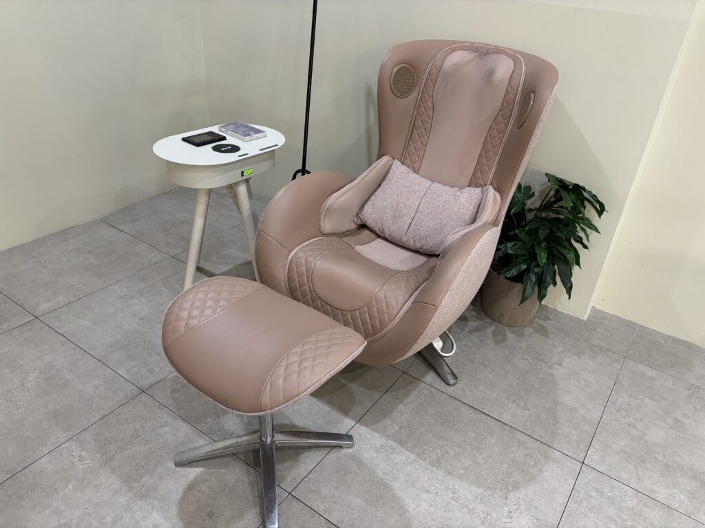 파이브스팟 홍대2호점의 1층 안마의자