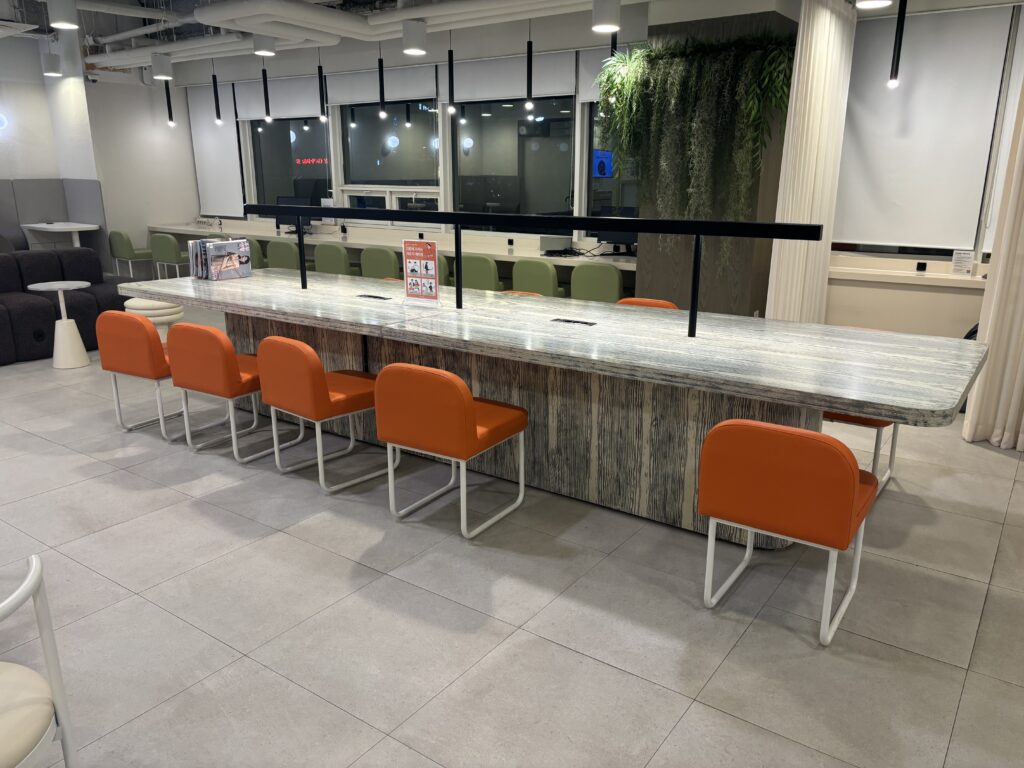 패스트파이브 을지로입구점의 대형테이블