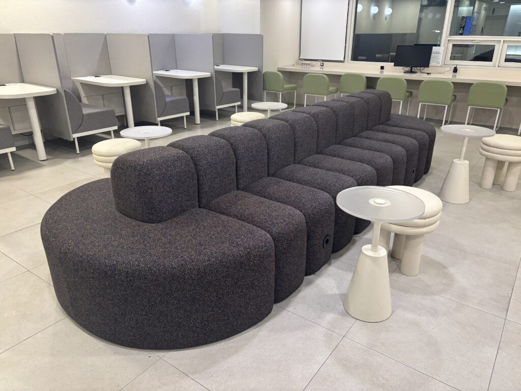 패스트파이브 을지로입구점의 소파