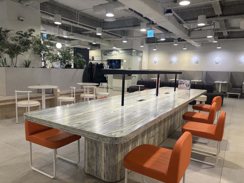 패스트파이브 을지로입구점의 대형 테이블