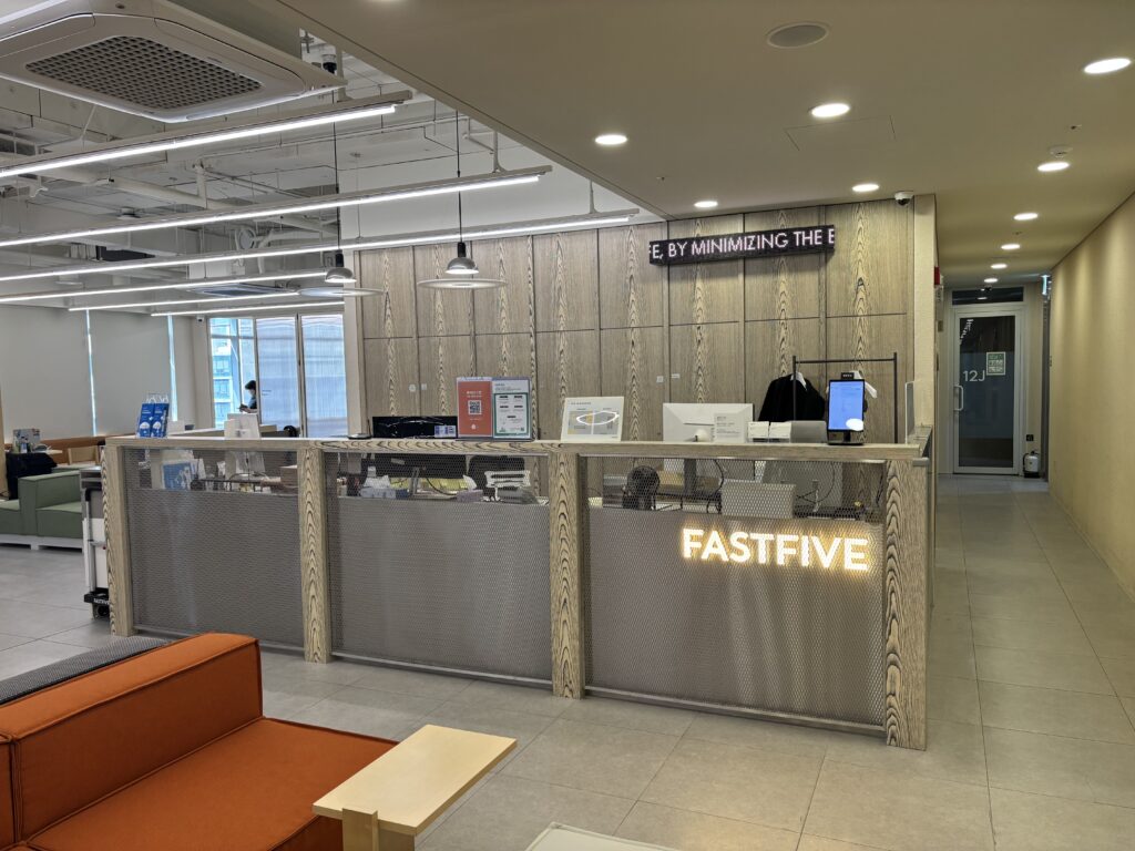 파이브스팟 구로1호점의 안내데스크