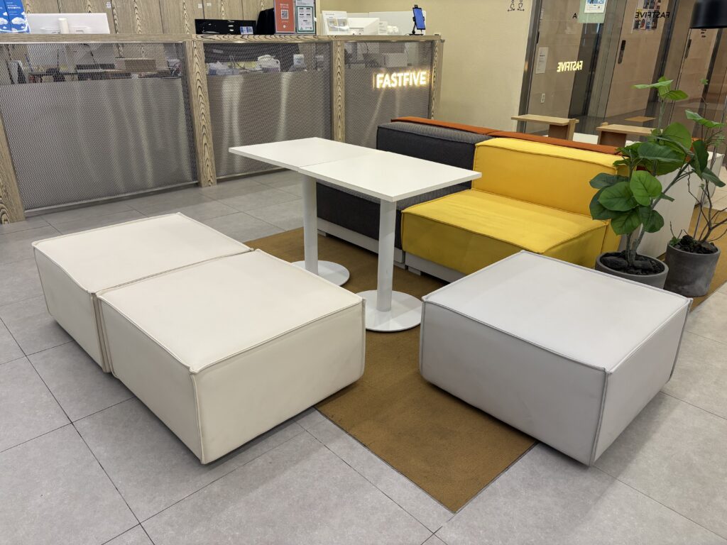 파이브스팟 구로1호점의 소파