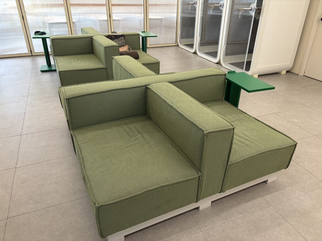 파이브스팟 구로1호점의 소파