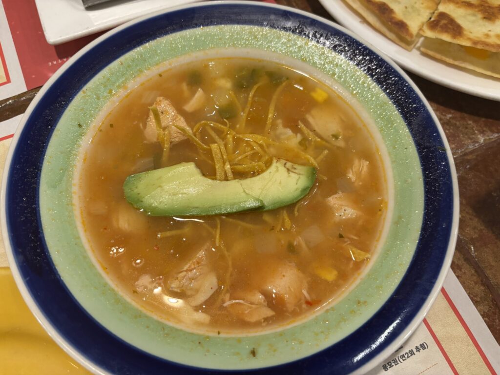 온더보더의 치킨또띠아 스프