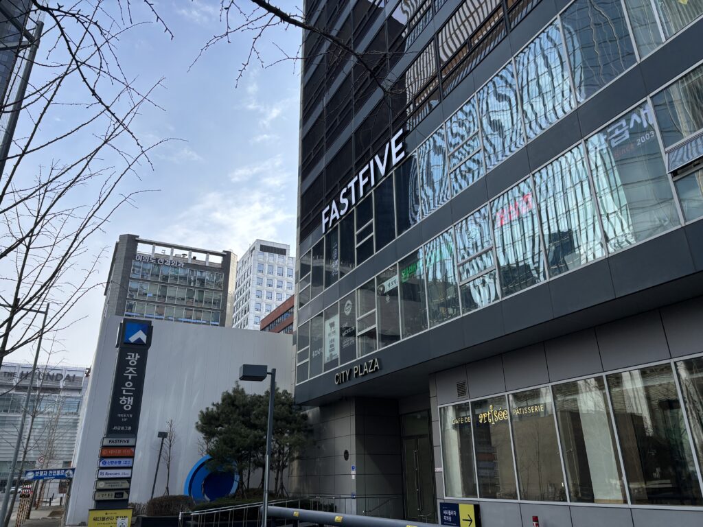 파이브스팟 여의도1호점의 입구