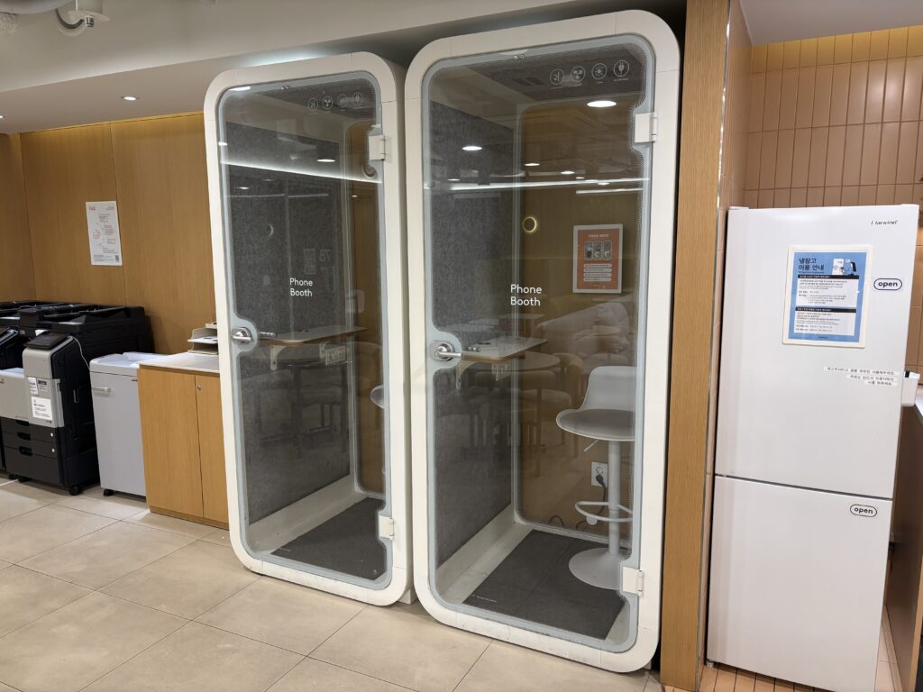 파이브스팟 여의도1호점의 7층 폰부스