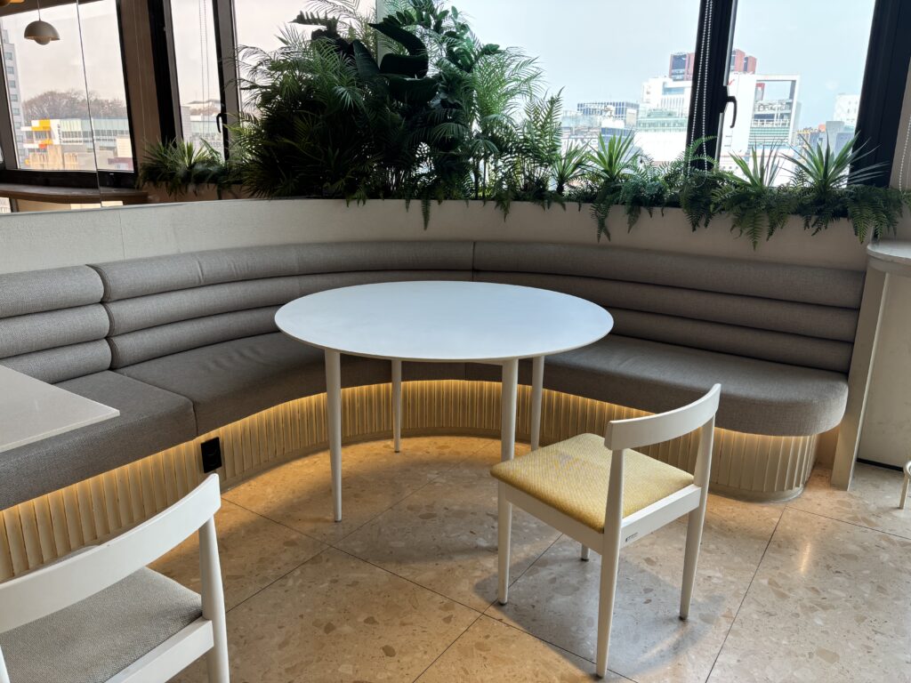 패스트파이브 강남 4호점의 라운드 커피테이블