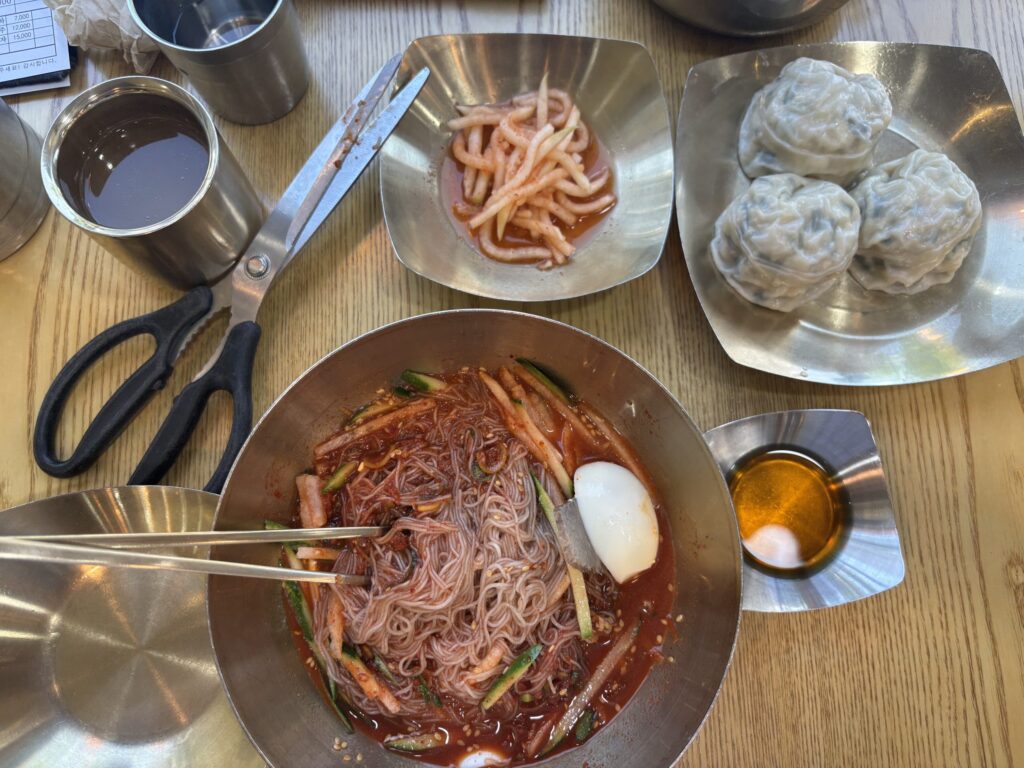 강남면옥의 비빔냉면