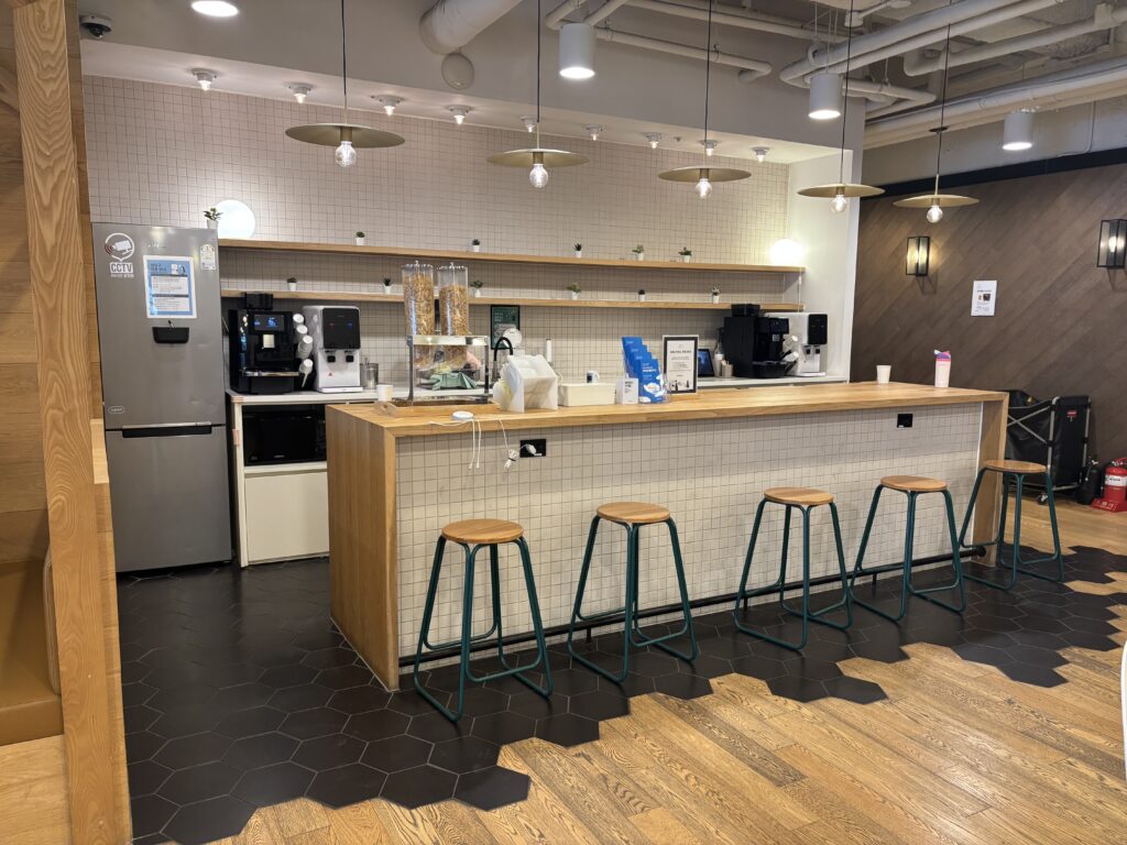 패스트파이브 강남2호점의 바테이블