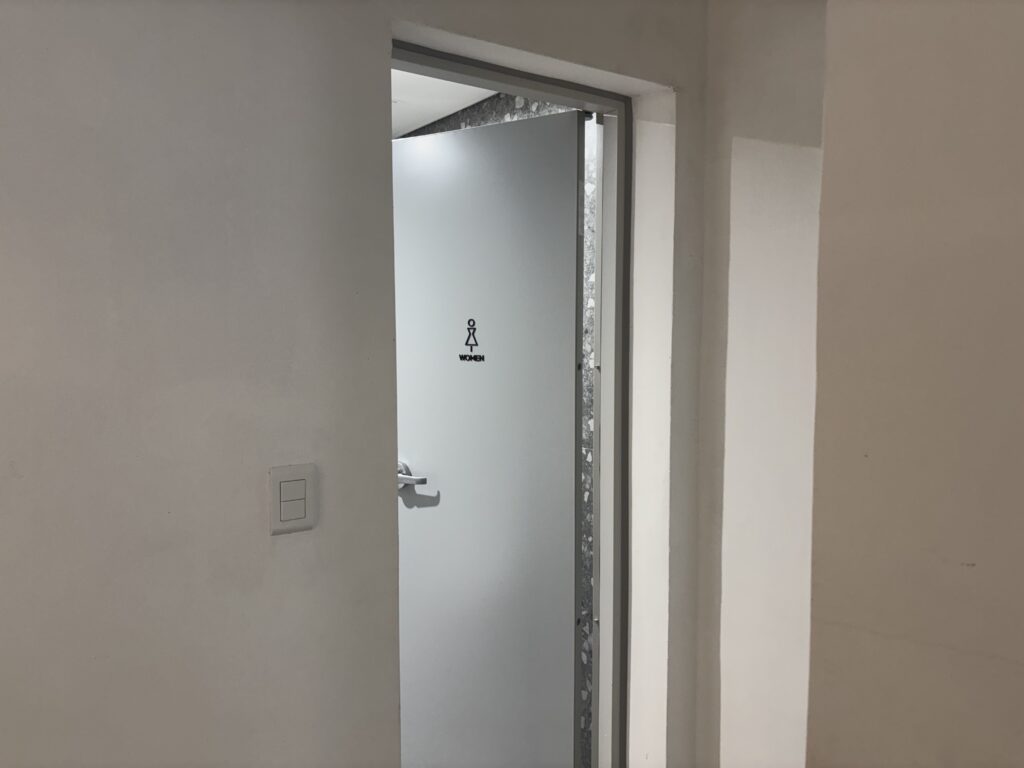 패스트파이브 신사콜렉티브점의 지하1층 화장실