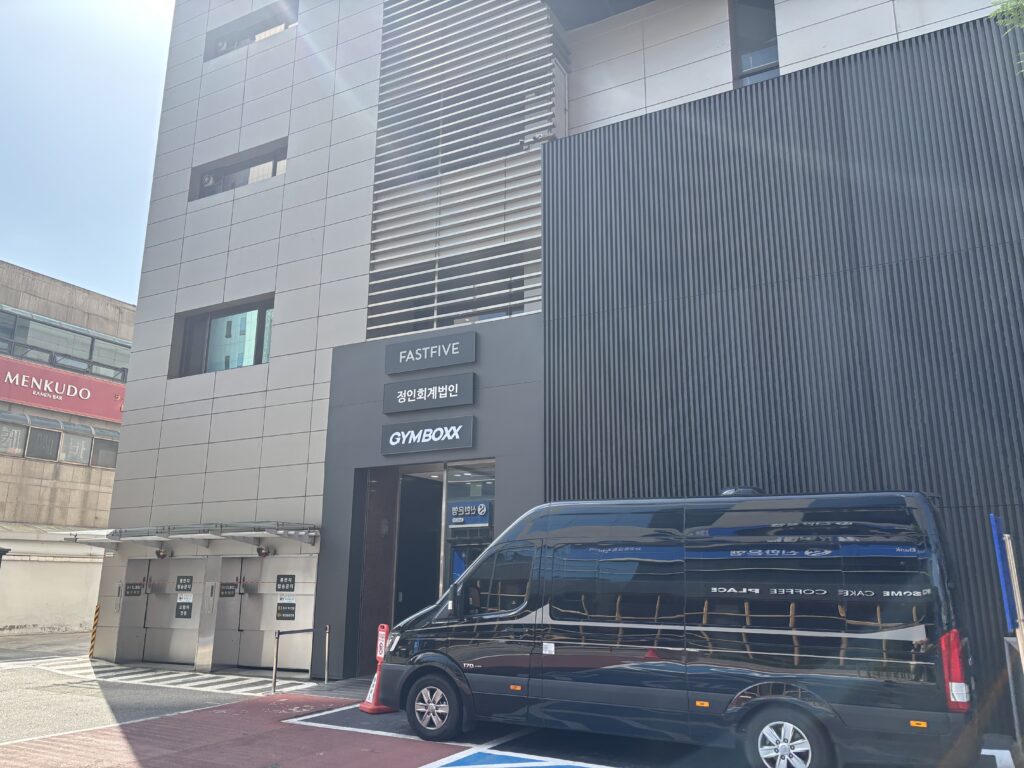 패스트파이브 신논현1호점의 입구