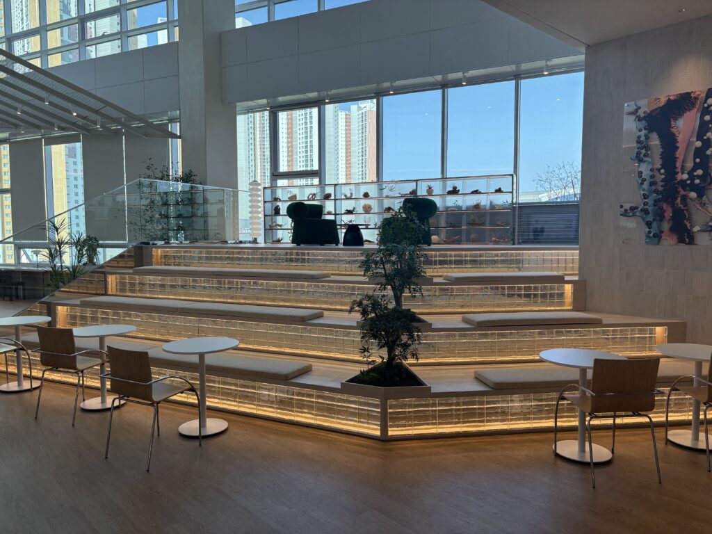 패스트파이브 송도센트럴점 계단식 좌석