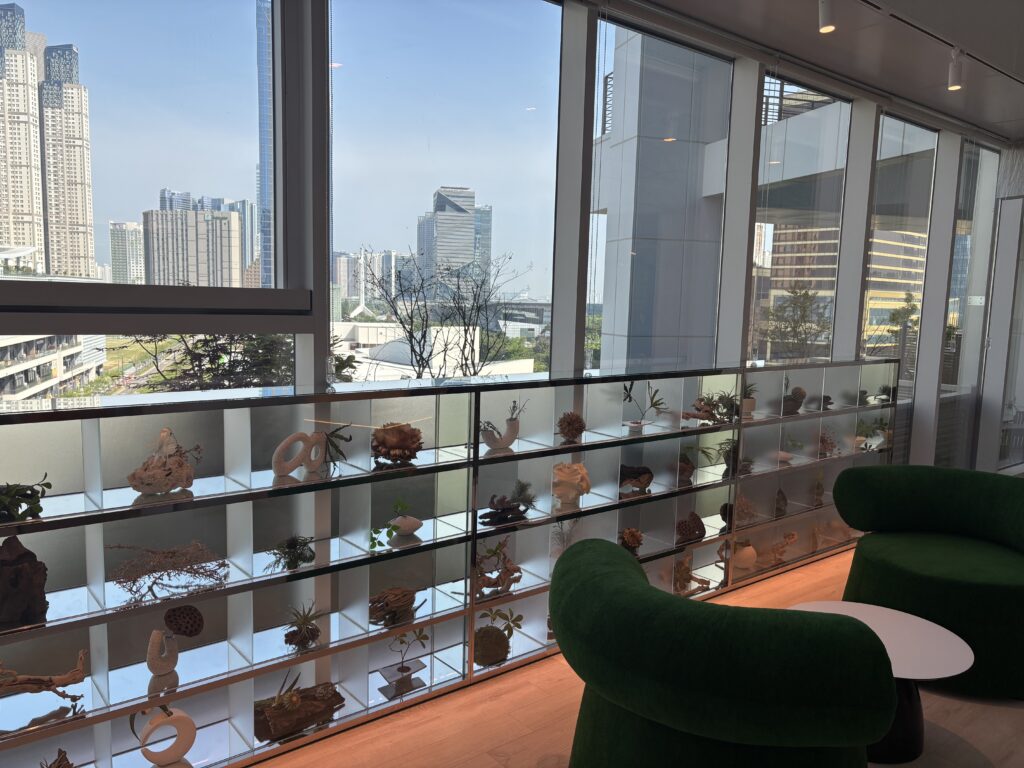 패스트파이브 송도센트럴점 장식