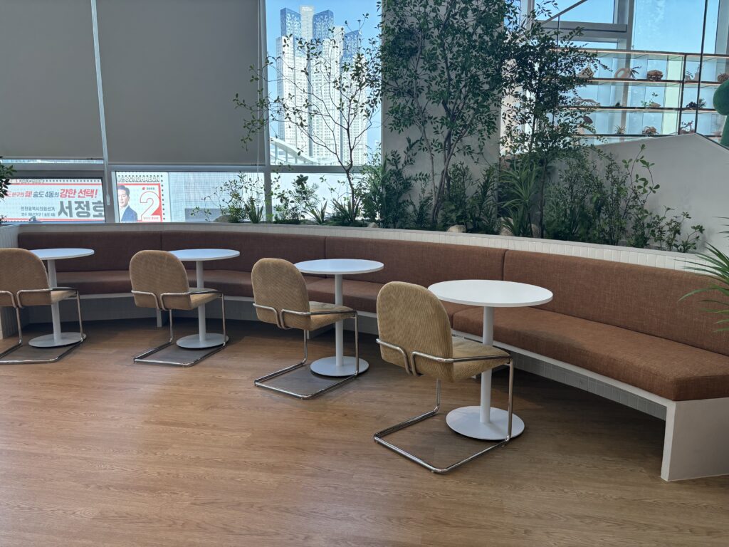 패스트파이브 송도센트럴점 커피테이블
