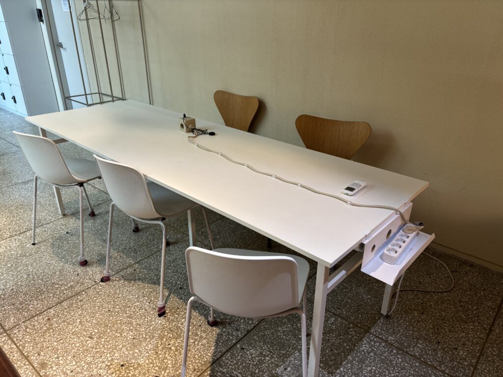 파이브스팟 아일라 서교점의 테이블