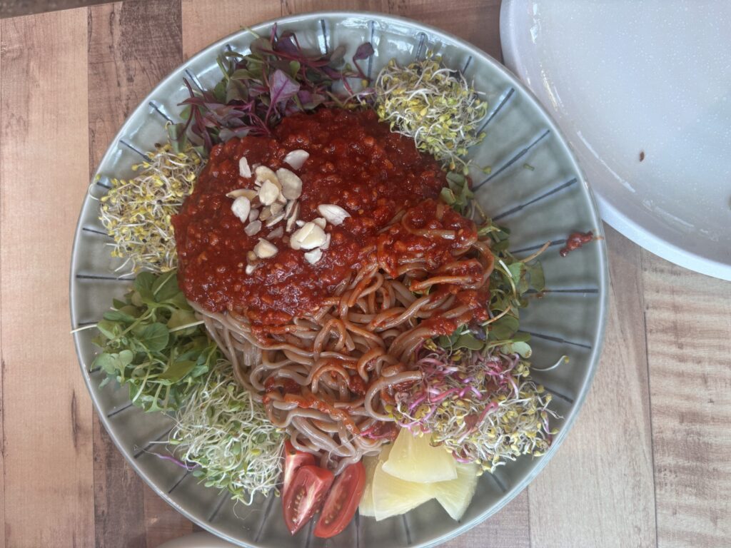감자적 1번지 도토리쟁반국수