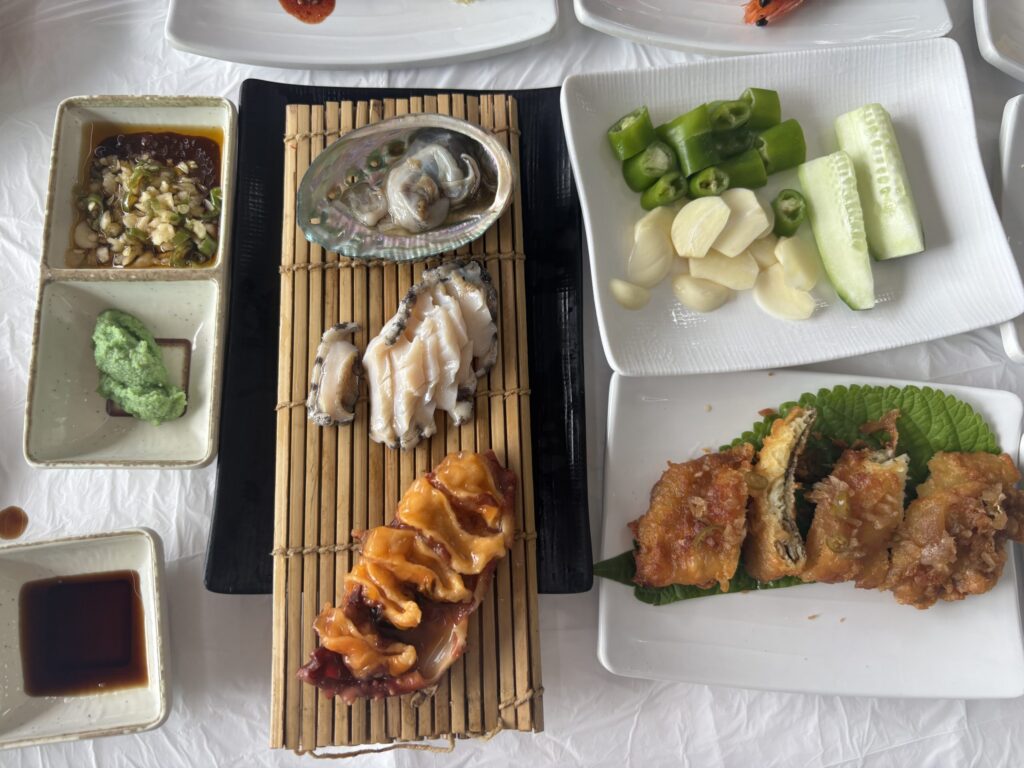 강릉 현대수산회센터의 모듬회세트