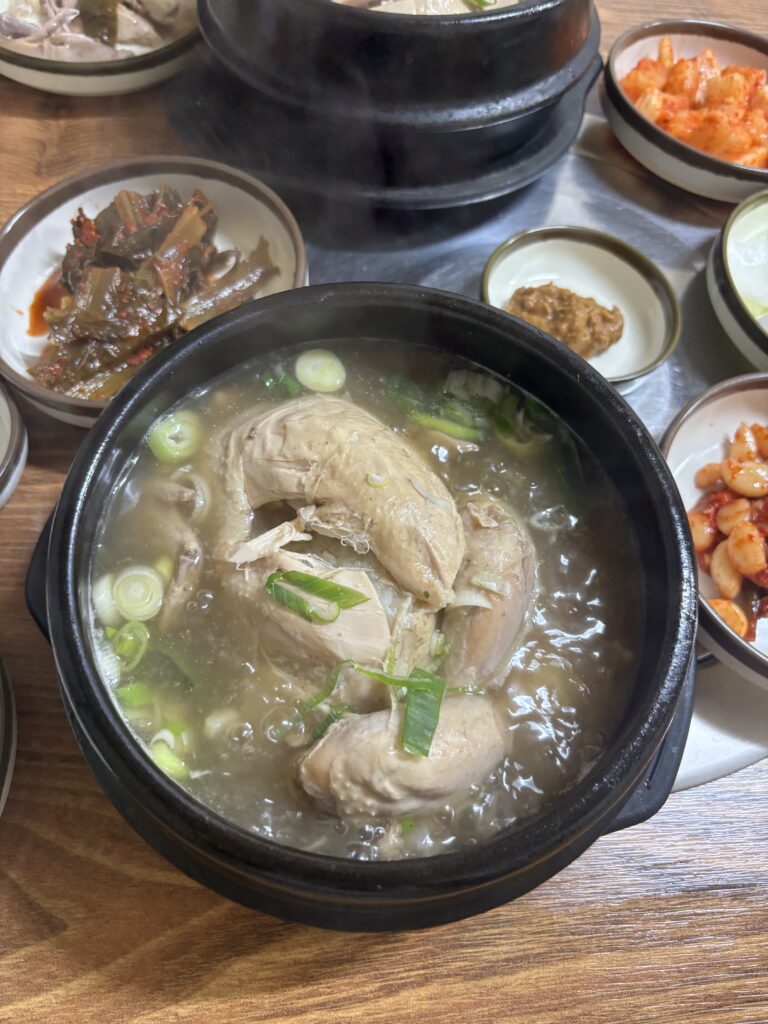 약초마을의 삼계탕