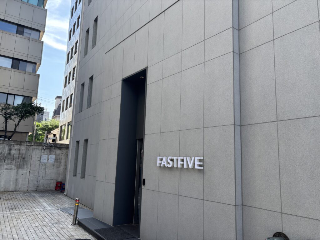 패스트파이브 역삼4호점의 입구