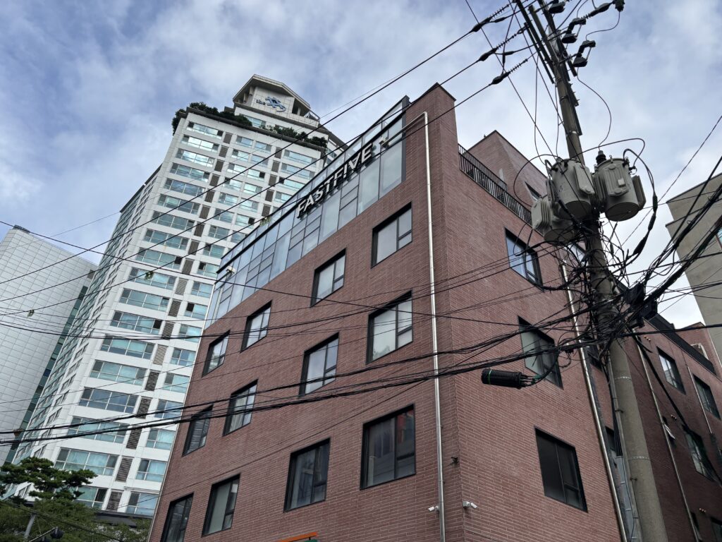 패스트파이브 서초2호점의 건물 외관