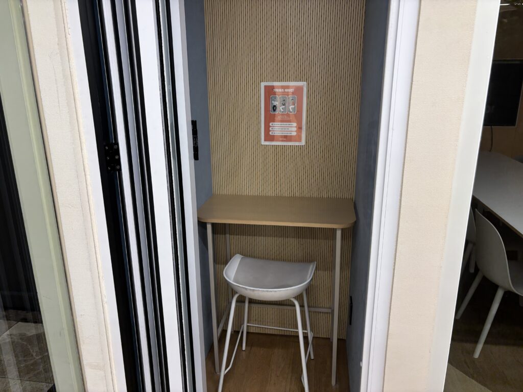 파이브스팟 선릉2호점의 지하1층 폰부스